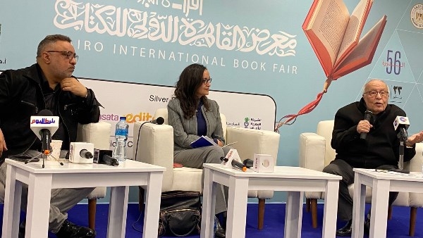 انطلاق ندوة كتاب وجوائز بحضور محمد فاضل وعبد الرحيم كمال في معرض الكتاب