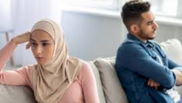 هل يجوز للمرأة الامتناع عن زوجها بسبب كثرة ذنوبه؟.. دار الإفتاء تجيب