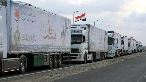 بدء تحرك شاحنات الفوج الخامس ضمن قافلة اليوم العاشر تمهيدا لدخولها غزة