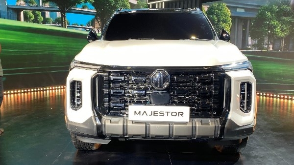 إم جي تقدم أحدث سيارة SUV ماجيستور 2025 .. صور