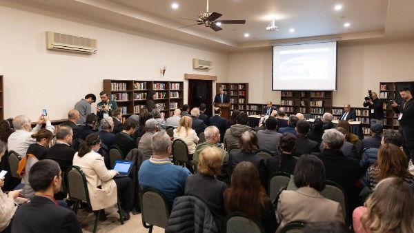 وزير السياحة والآثار يعقد مؤتمراً صحفياً لوسائل الإعلام التركية على هامش معرض Emitt