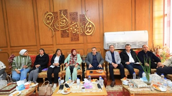 جامعة كفر الشيخ تستقبل وفد البرنامج الوطني لإدارة المخلفات الصلبة.. صور