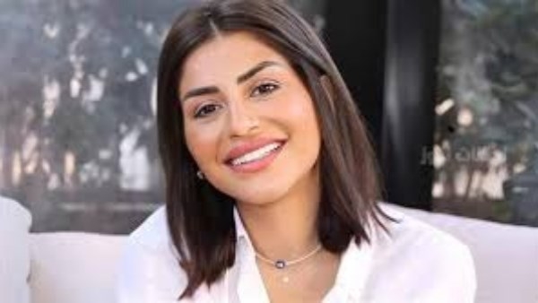 غصب عني .. منة فضالي تكشف سبب غيابها عن حفل زفاف شقيقها