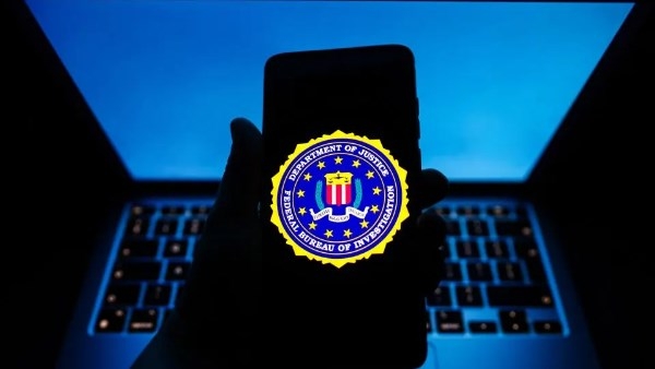 لا ترد على هذا الاتصال .. تحذير عاجل من FBI لمستخدمي iPhone وAndroid