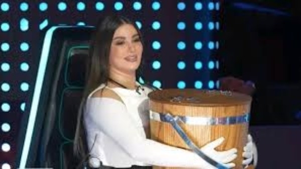 هدى الإتربي تفاجئ رامز جلال بردها على: إيه أكتر حاجة بتشدك في الرجل؟