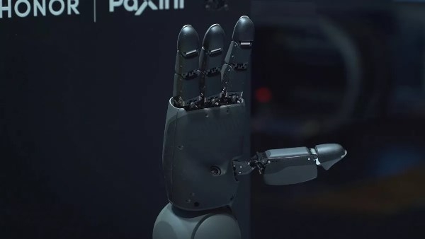 الذكاء الاصطناعي والنظم المفتوحة.. محاور رئيسية في مؤتمر الجوال 2025 بإسبانيا