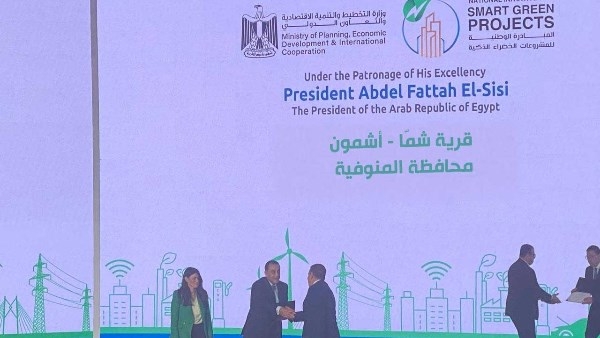 مدبولي يكرم محافظ المنوفية لحصول قرية شما على شهادة المجتمعات الريفية الخضراء