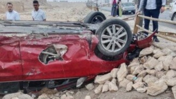 انقلاب سيارة على طريق غارب - الغردقة يسفر عن وفاة سيدة وإصابة شاب