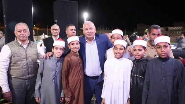 محافظ الوادي الجديد يكرم الأسر القرآنية وحفظة كتاب الله