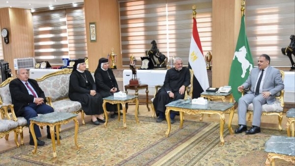 محافظ الشرقية يستقبل وفد كنسي لتقديم التهنئة بقرب حلول عيد الفطر المبارك