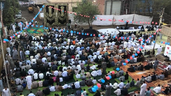 بلاليين وزينة وهدايا.. أهالي أبو نجاح بالشرقية يؤدون صلاة عيد الفطر