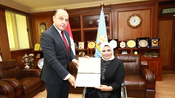 محافظ كفر الشيخ يُكرِّم برلمانية لفوزها ببطولة الجمهورية لألعاب القوى