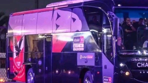 وصول حافلة الأهلي مقر النادي بمدينه نصر بدلا من الاستاد.. تفاصيل