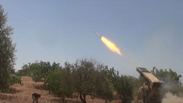 سوريا تشتعل.. قصف جوي ومدفعي على قرية جبلة باللاذقية