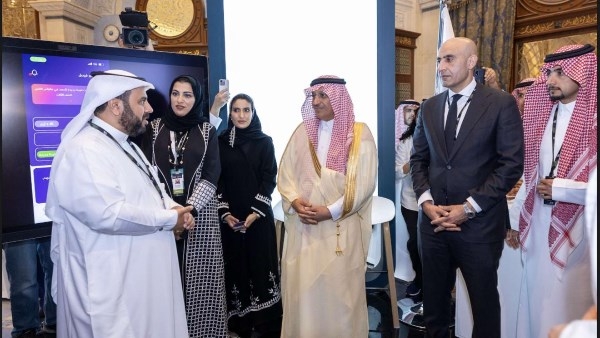 وزير التعليم يتفقد المعرض الدولي EDGEx في السعودية