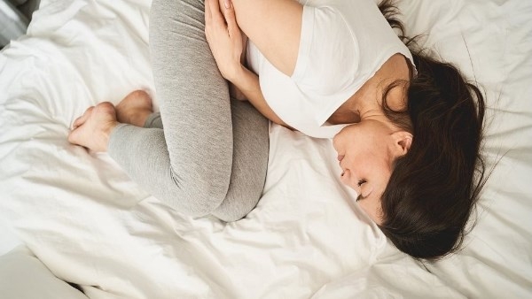 طرق طبيعية وفعالة للتخلص من الإمساك المزمن وتحفيز حركة الأمعاء دون أدوية