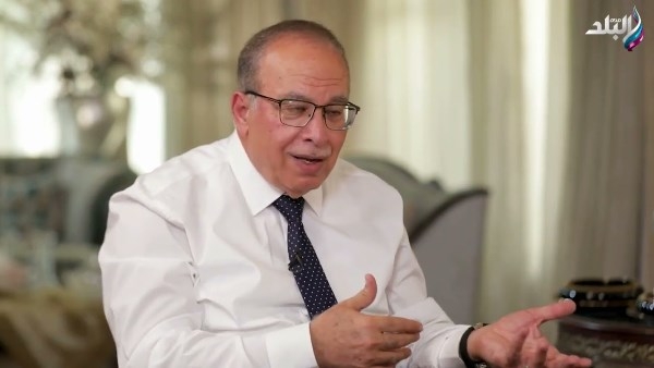 منها الأجور الحكومية.. أسامة حمدي يكشف أسباب هجرة الأطباء