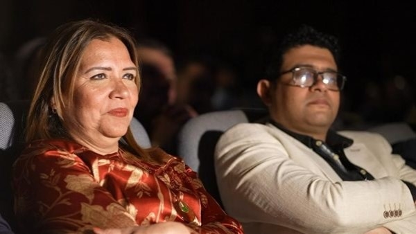 غادة جبارة تشرف على التجهيزات الفنية لعروض مهرجان الفضاءات المسرحية