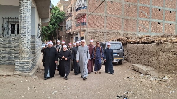 توفي عقب أدائه صلاة العيد.. وفد الأوقاف يقدم واجب العزاء في إمام مسجد بأسيوط