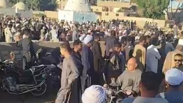 جنازة عسـ ـكرية مهيبة.. تشييع جثـ ـمان شهيد الواجب النقيب محمد عبد الصبور بمسقط رأسه بقنا