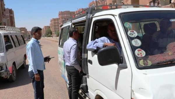 نائب محافظ أسوان ورؤساء المراكز والمدن يتابعون الالتزام بالتعريفة الجديدة