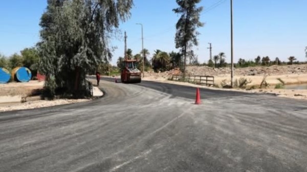أسوان .. معالجة هندسية لهبوط أرضى مفاجئ بطريق توشكى بنصر النوبة