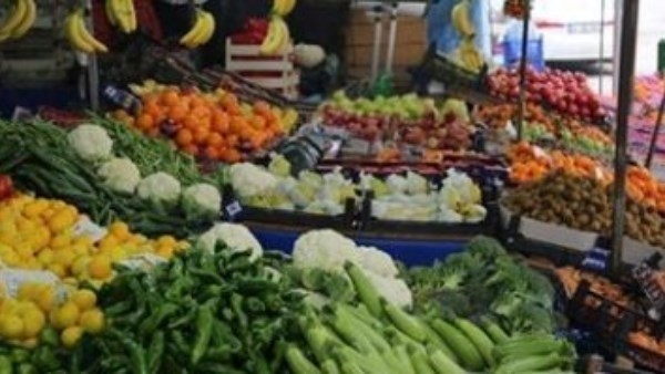 أسعار الخضروات والفاكهة فى أسواق محافظة أسوان اليوم