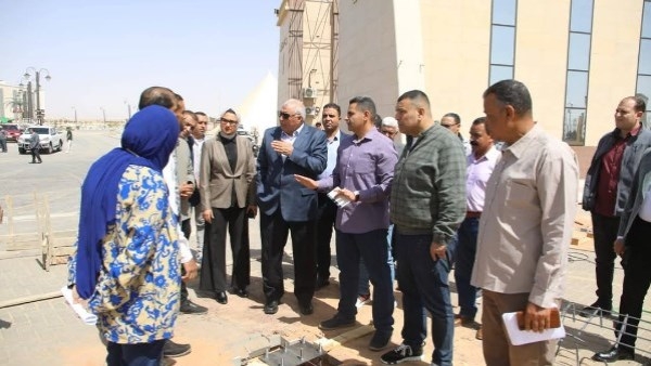 أخبار الوادي الجديد.. المحافظ يتفقد مشروعات تطوير العاصمة الادارية.. والتعليم تدعم طلاب الشهادة الإعدادية بنماذج البوكليت