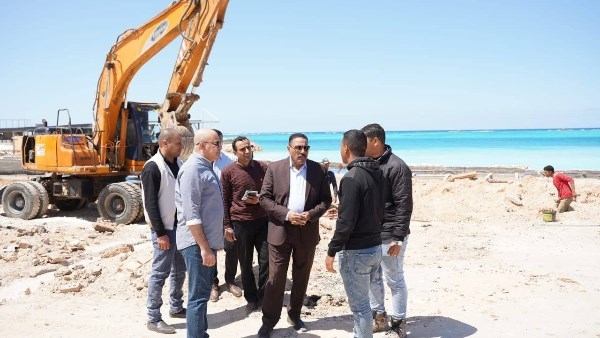 محافظ مطروح يتابع أعمال تطوير الكورنيش قبل موسم الصيف
