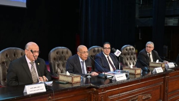 الموسم الثقافي لجامعة القاهرة..محاضرة تاريخية للدكتور مفيد شهاب حول ملحمة استرداد طابا