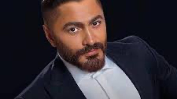 تامر حسني يدمج طفولته بحاضره في فيديو: أعود للماضي لأطمئن نفسي وأتفاءل