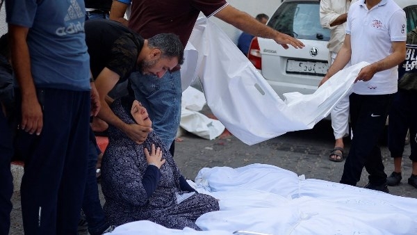 بينهم 16 طفلاً.. استشهاد 23 فلسطينيًا في خيم للنازحين بغارات جيش الاحتلال