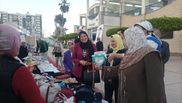 معرض "هي والمستقبل".. محافظ الدقهلية يؤكد دعمه لأي أنشطة تخلق فرص عمل