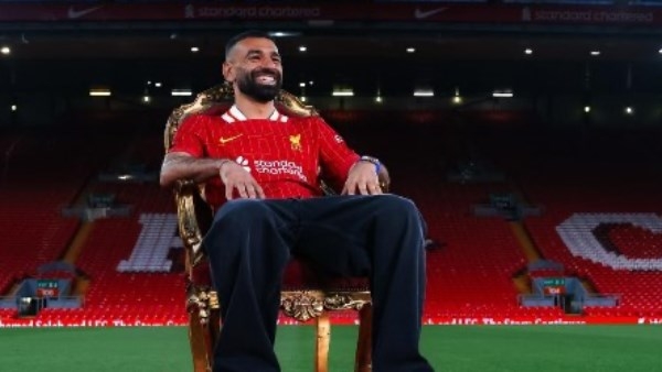 بعد تجديد عقده.. محمد صلاح يتألق بسيارة قيمتها 30 مليون جنيه