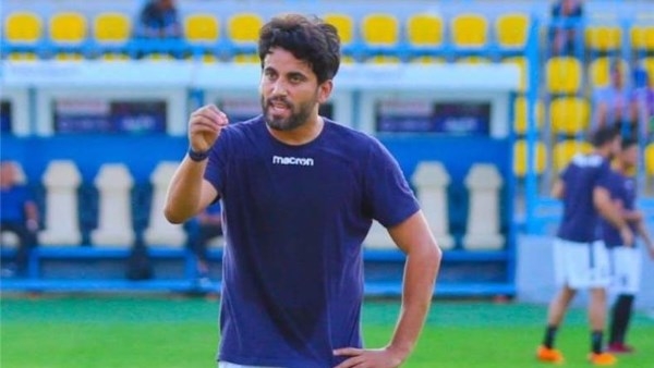 ارتدى قميصه كلاعب وأصبح مدربه.. نجم كرة قدم يخوض تجربة تدريبية