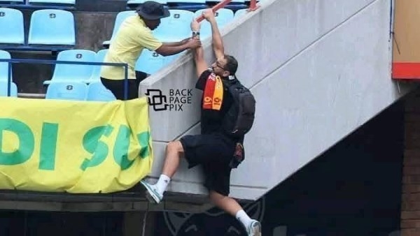 قصة لقطة الموسم.. بطل صنداونز يروي تفاصيل إنقاذ مشجع الترجي من الموت