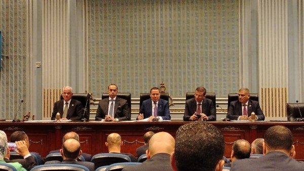 وزير الزراعة يعلن التزام الحكومة بسداد مستحقات مزارعي القطن