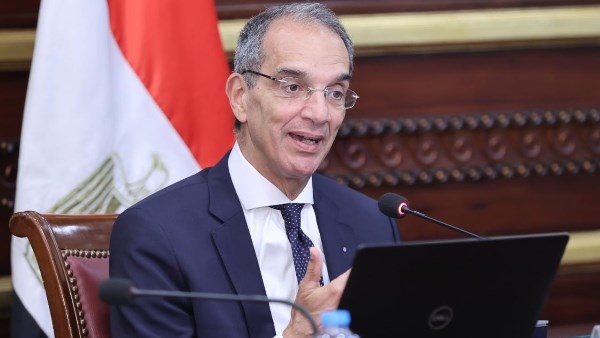 وزير الاتصالات: توصيل خدمة الألياف الضوئية لكافة أنحاء الجمهورية