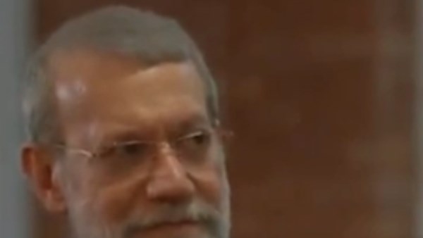 مستشار المرشد الإيراني: ضربنا 16 صاروخا على قاعدة العديد و6 منها أصابوها