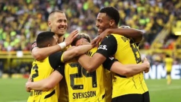 مدافع دورتموند يغيب عن الملاعب لمدة شهرين