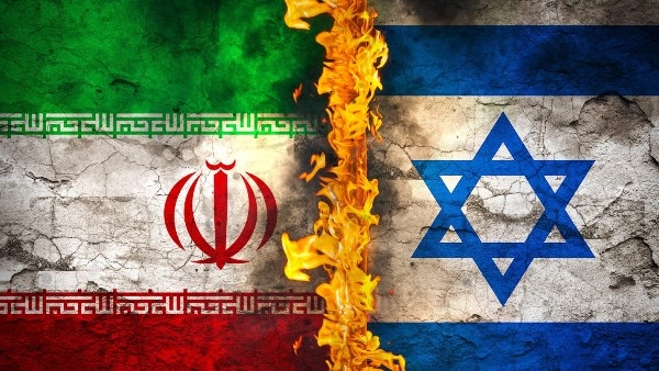 إيران تهدد بالرد على واشنطن والعراق يحذر من اتساع رقعة الحرب في الشرق الأوسط