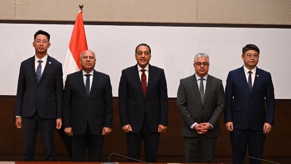مدبولي يشهد توقيع عقد إنشاء مجمع صناعي صيني للطاقة الشمسية بالعين السخنة