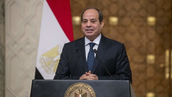 لحظة توجه الرئيس السيسي للتصويت بانتخابات مجلس الشيوخ 2025 في مصر الجديدة