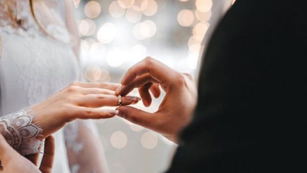 هل يجوز إخراج صدقة بنية الزواج؟.. الإفتاء تجيب