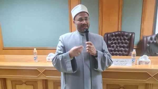 محمود الهواري: الضغوط الحياتيَّة لا تبرِّر التخلِّي عن واجب تربية الأبناء.. صور
