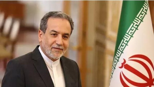وزير الخارجية الإيراني: ليس من المناسب مطالبتنا بالعودة إلى الدبلوماسية