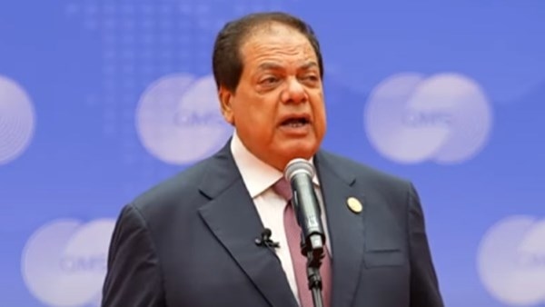 أبو العينين يستعرض الفرص الاستثمارية في التكنولوجيا والطاقة والبنية التحتية
