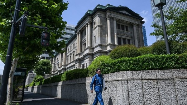 بنك اليابان يثبت معدلات الفائدة عند 0.5% وسط تنامي التهديدات للنمو الاقتصادي