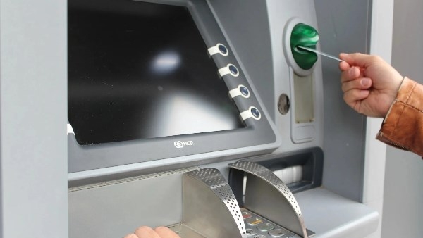 بعد قرار المركزي رسميًا.. حد السحب اليومي من البنوك وماكينات الـATM وإنستاباي
