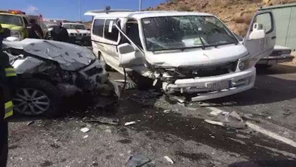 بعد كارثة الإقليمي.. مصرع 5 عمال في تصادم ميكروباص وتريلا على الطريق الأوسطي